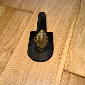 VINTAGE ANTIQUE BRONZE GOLD OVAL RING